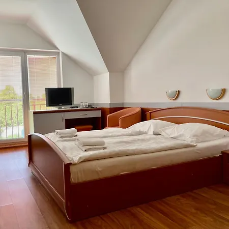 Zeleny Dvor 3*