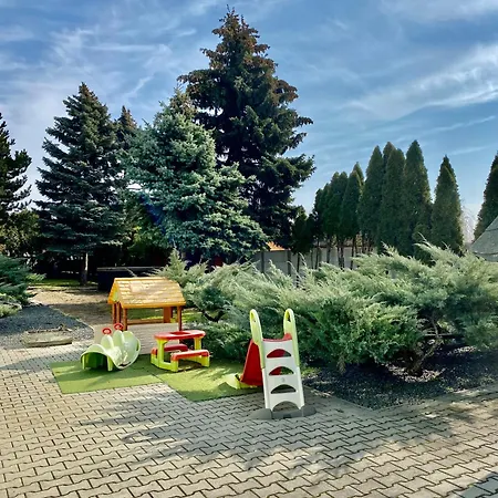 Zeleny Dvor 3*