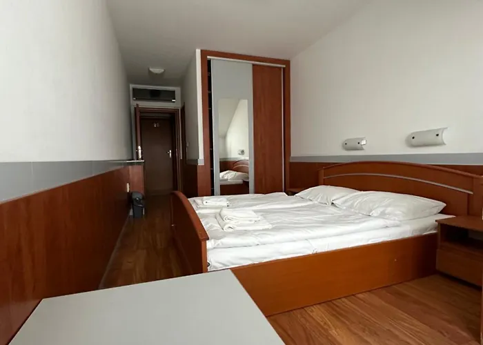 Zeleny Dvor 3*